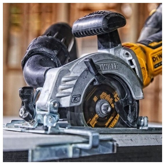 Аккумуляторная дисковая пила DEWALT DCS571P2 - фотография № 5