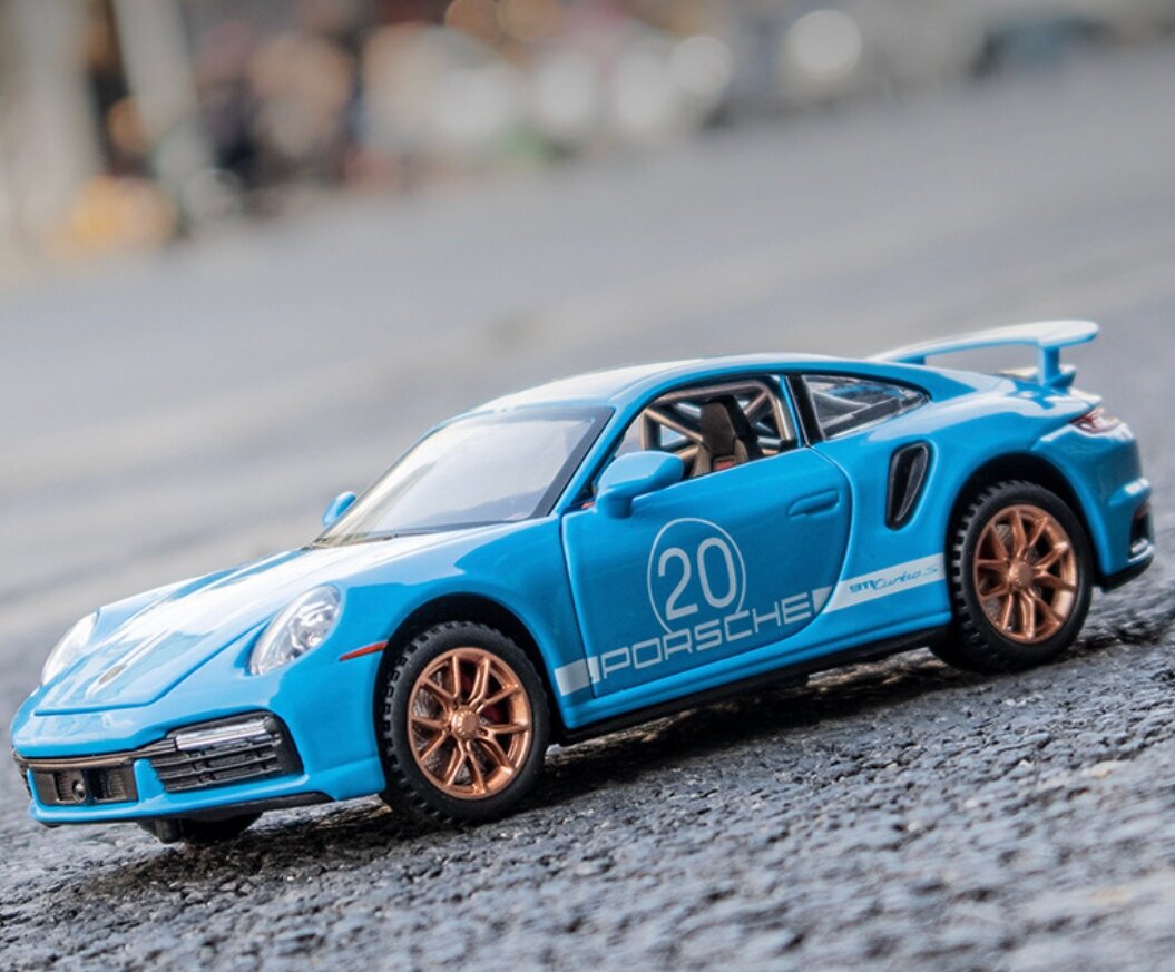 Коллекционная масштабная модель Porsche 911 Turbo S 1:24 (металл свет звук)