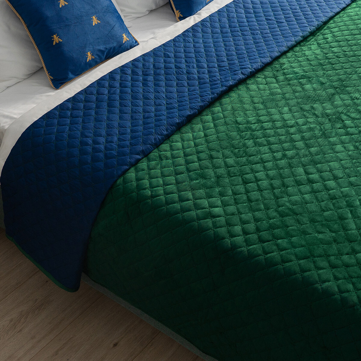 Покрывало на кровать бархатное 220х240 см Zolotoy Roy Moroshka цвет Зеленый Синий