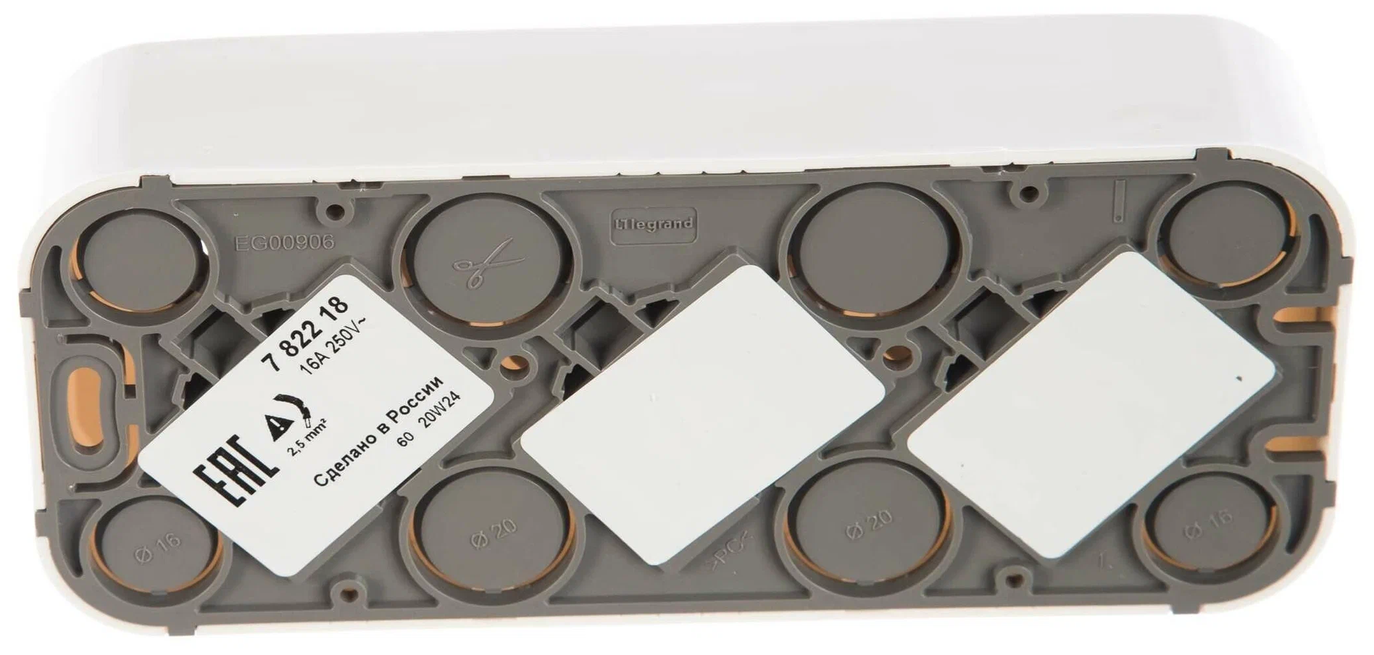 782238 Legrand Quteo IP 20 Белый Розеточный блок с предварительным подключением 3 x 2К+З с защитными шторками - 16 A - 250 В~ - фото №4
