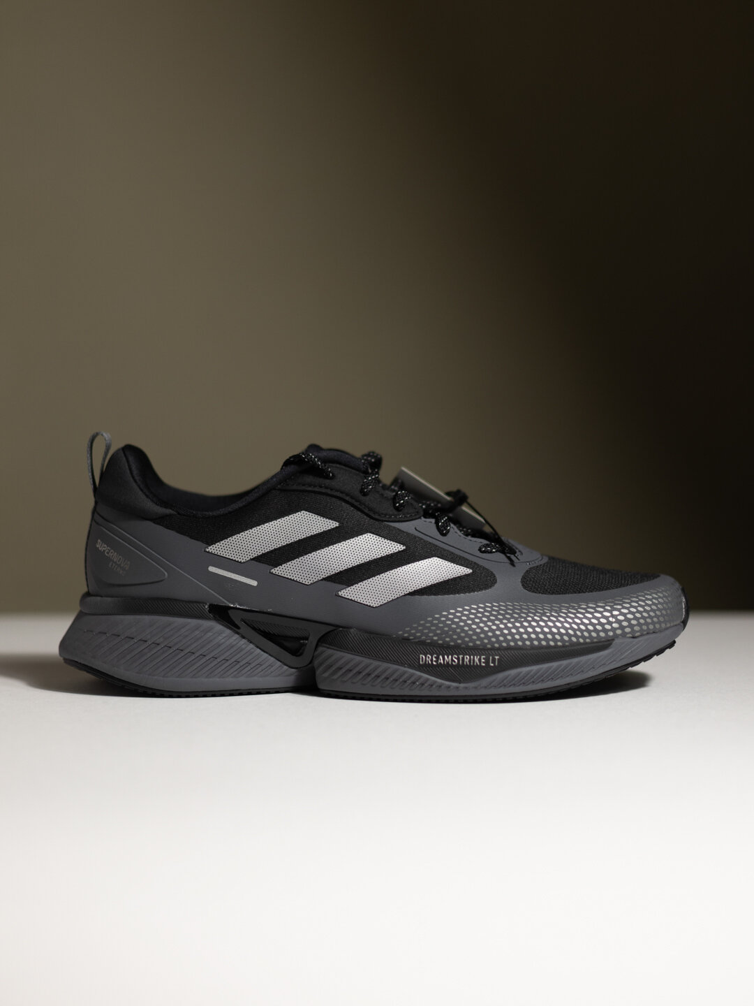 Кроссовки Supernova