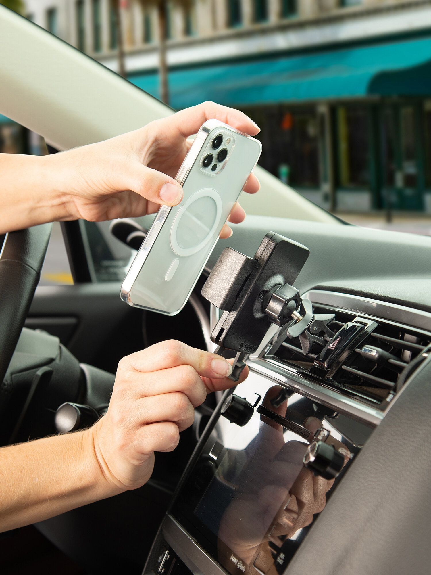 Держатель для телефона Nite Ize Squeeze Universal Vent Mount — фото 1