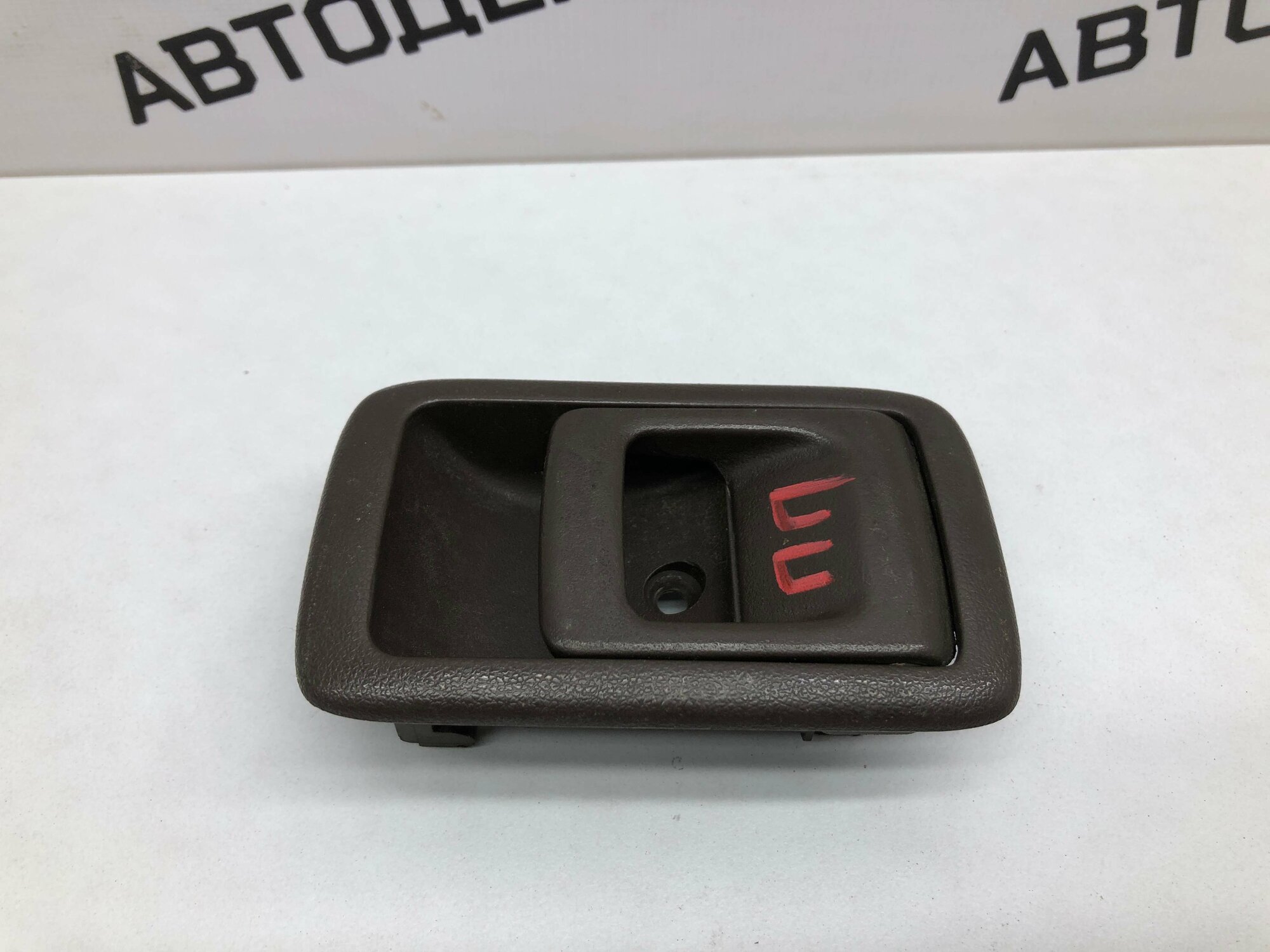 Ручка двери внутренняя п/п Toyota Starlet P80 1991