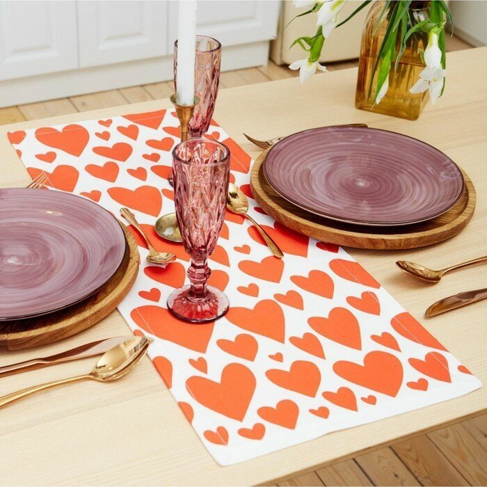 фото Дорожка на стол "Этель" Red hearts 30х70см, 100% хлопок, саржа 190 г/м2