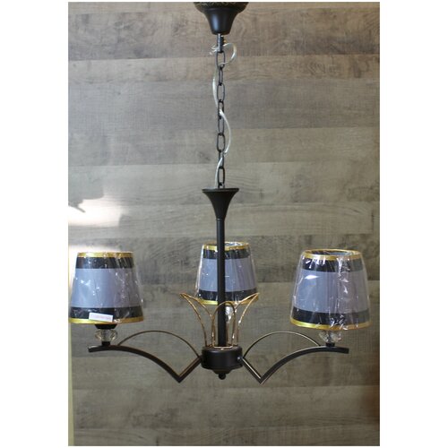 Люстра с абажурами потолочная на 3 лампочки