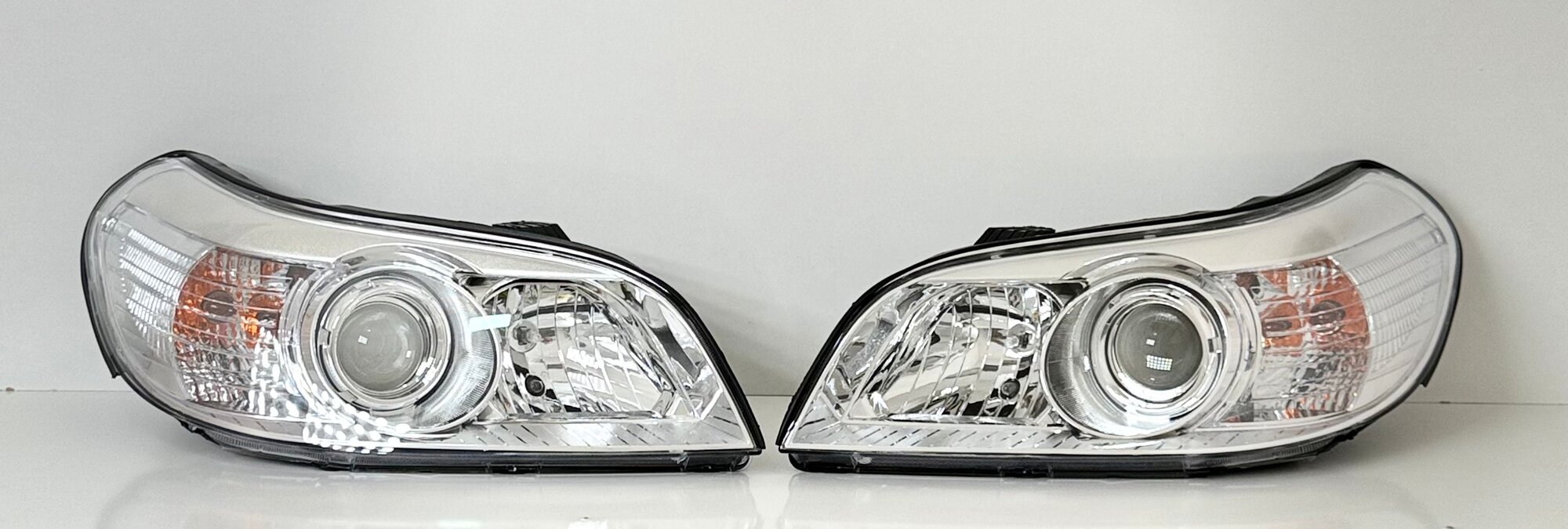Фары передние правое и левое для автомобиля марки Chevrolet Epica