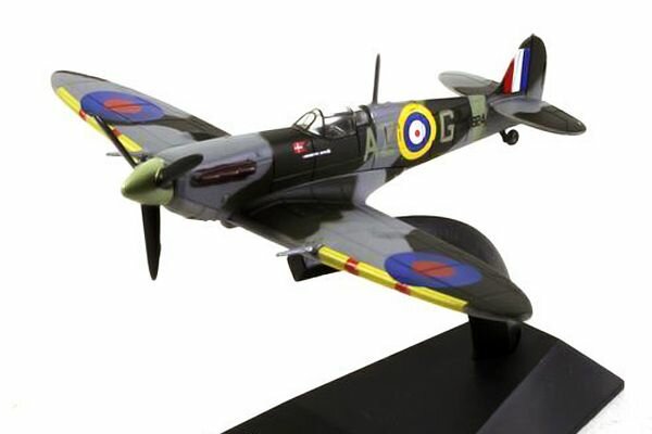 Масштабная коллекционная модель 1/100 самолет Supermarine Spitfire