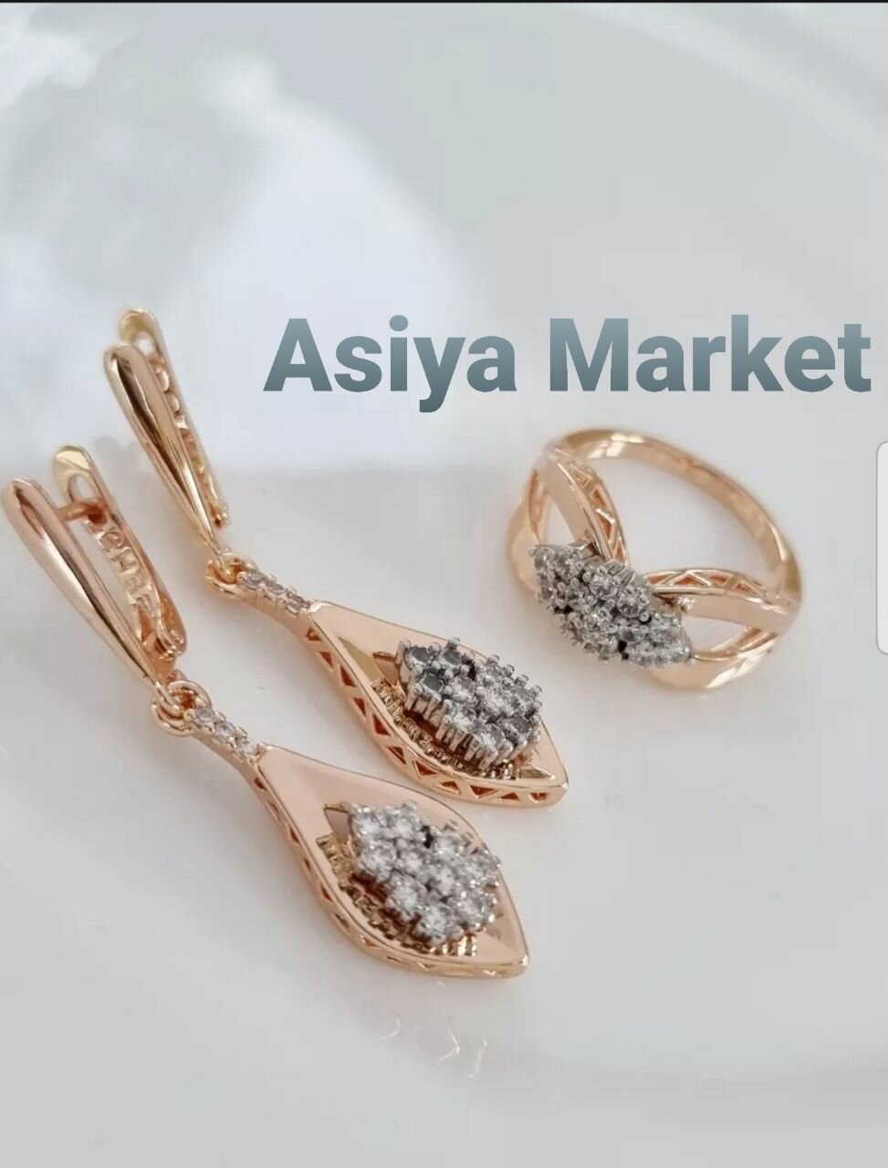 Комплект бижутерии: серьги, кольцо, фианит, размер кольца 19, золотистый — фото 1