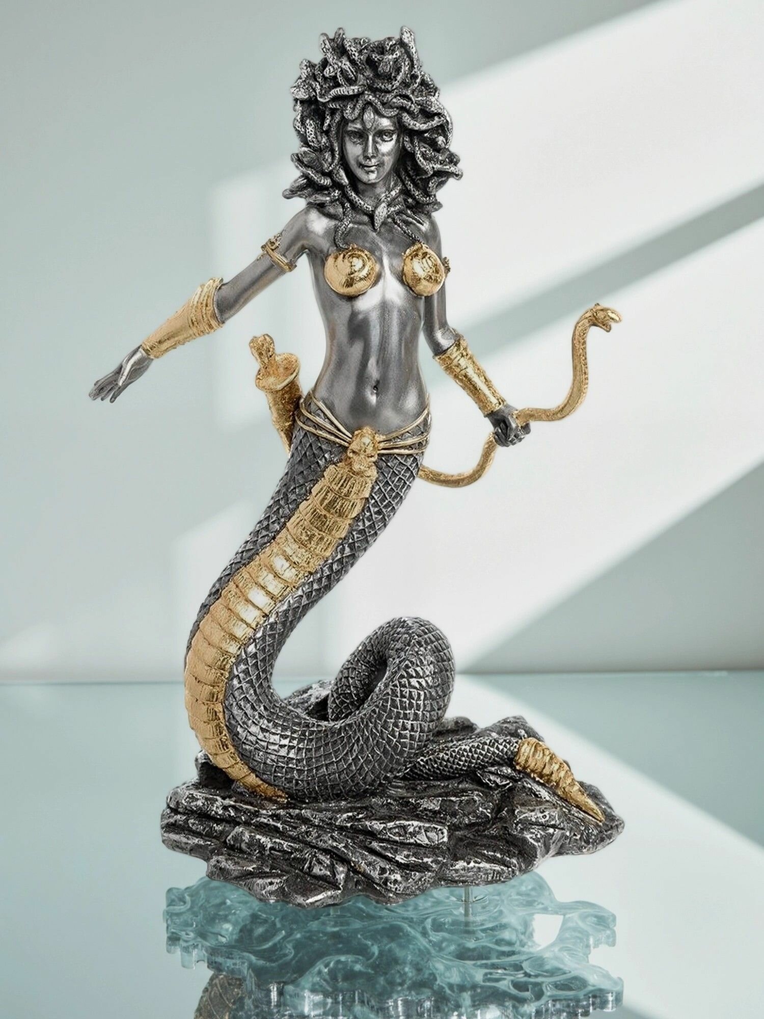 Статуэтка Медуза Горгона, размер 15*10.5*22см, материал полистоун