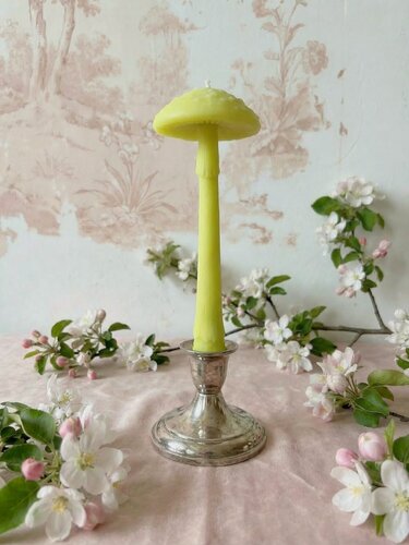 Изображение товара Свеча Unification love "Гриб мухомор, цвет салатовый", ручная работа, аромат ваниль и дерево