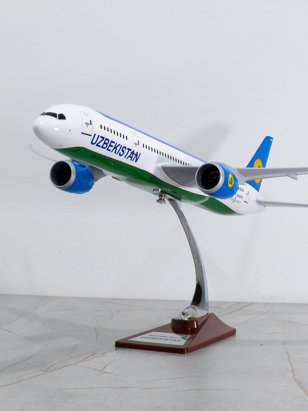 Модель самолёта Boeing 787-8 Dreamliner, Uzbekistan Airways Uzairways 63 см Металл+пластик
