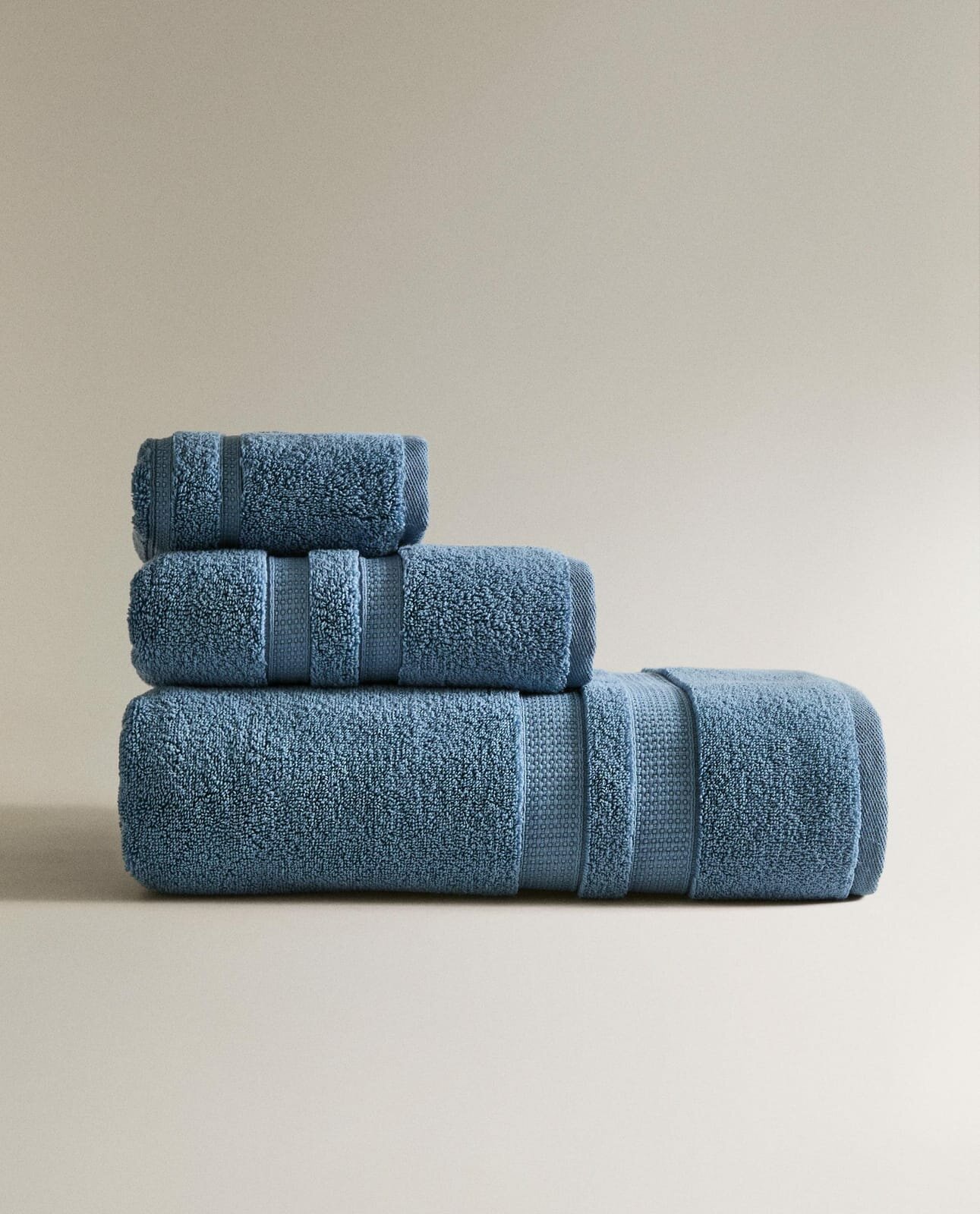 Полотенце для ванной ZARA HOME очень мягкое банное полотенце с двойной каймой, синий, 70x140 4595/013/444-38