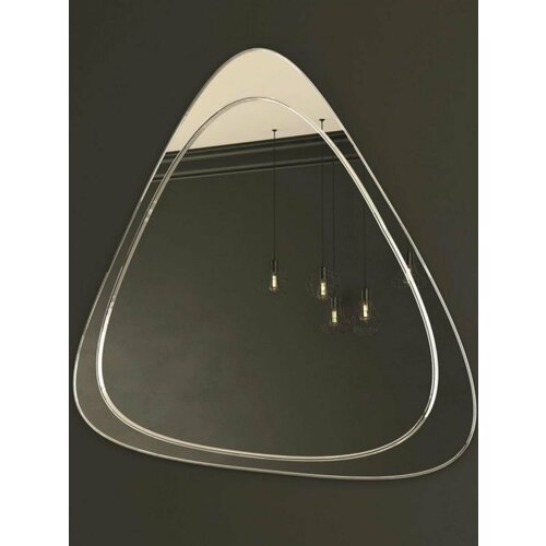 Зеркало интерьерное настенное треугольное 60 см с гравировкой для ванной комнаты без подсветки 3360₽