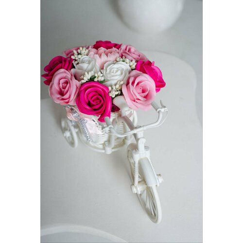 Букет мыльных цветов в велосипеде. Цвет розовый, малое колесо