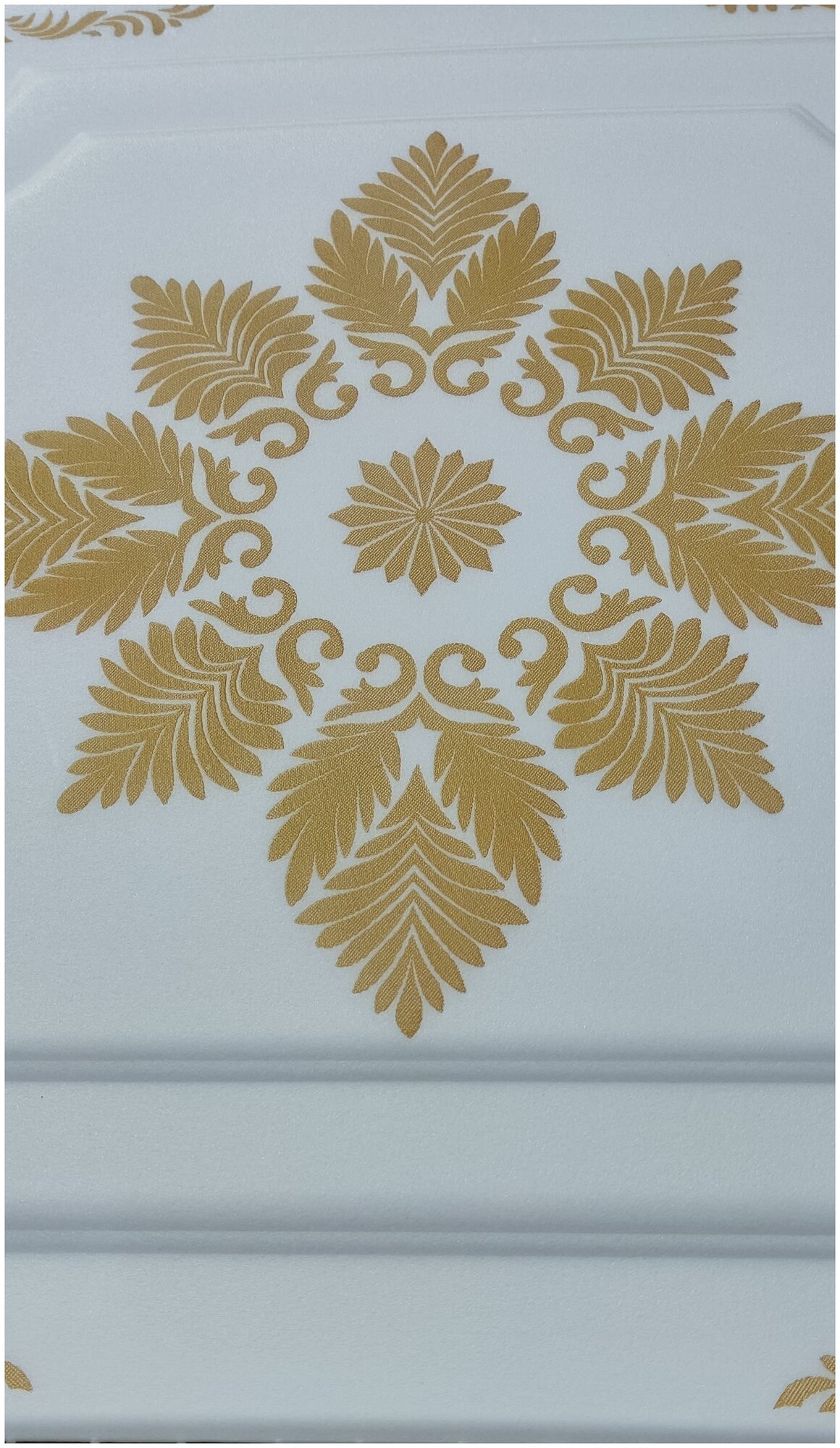 Плитка потолочная экструдированная с золотым рисунком из полистирола - фотография № 7