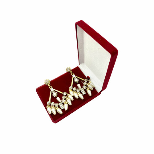 Серьги с подвесками , кристаллы Swarovski, жемчуг Swarovski синтетический, размер 78 мм, золотой, белый