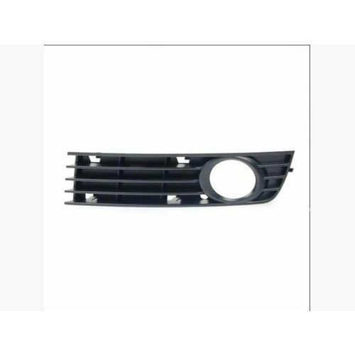Решетка заглушка в бампер передний Audi A4 B6 8E080768101C 954₽