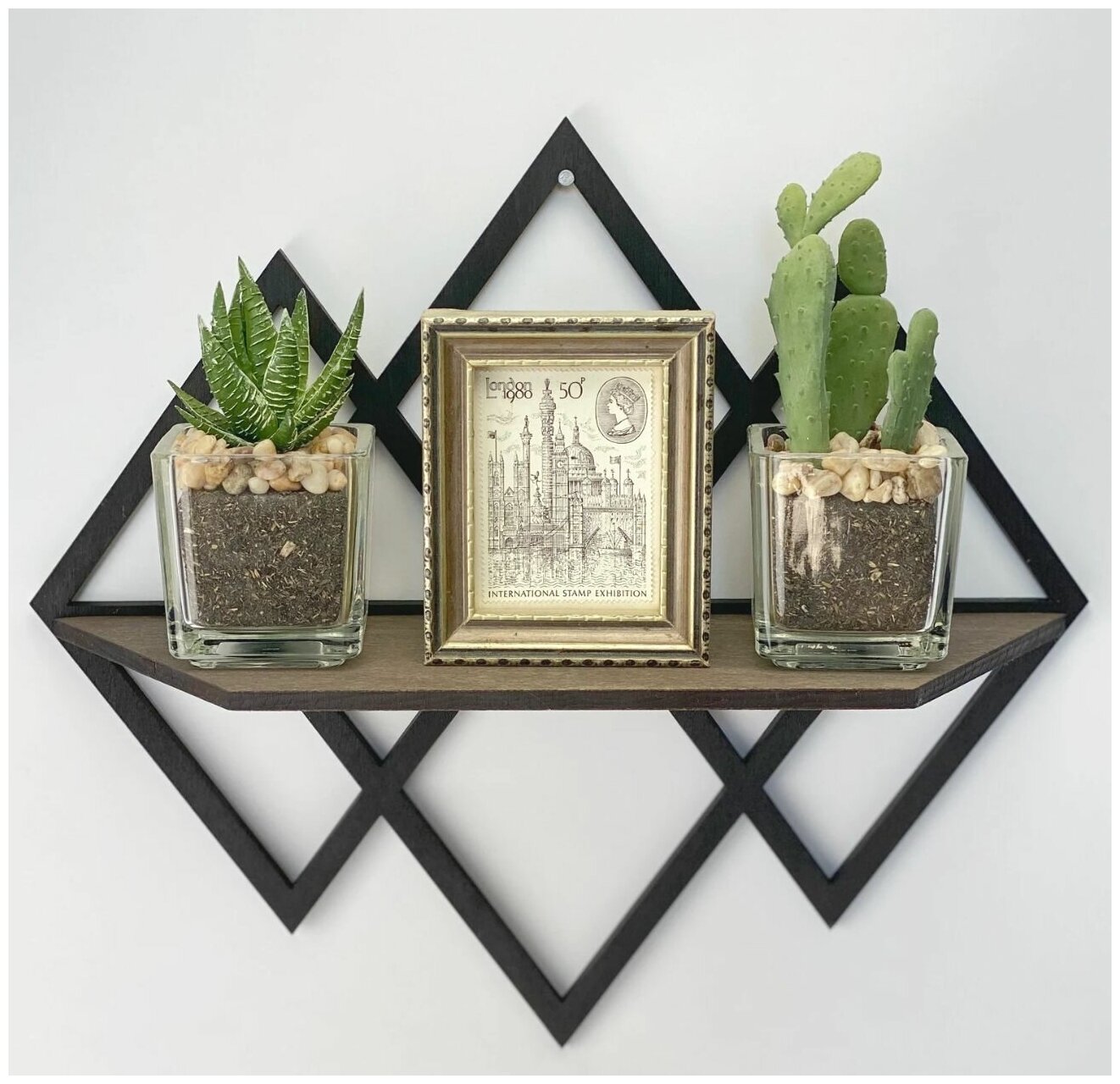 фото Полка в стиле геометрия Чёрная / На стену / 28х25х7 / Декор и интерьер