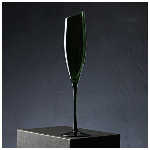 Бокал из стекла для шампанского Magistro «Иллюзия», 160 мл, 5,5×27,5 см, цвет зелёный