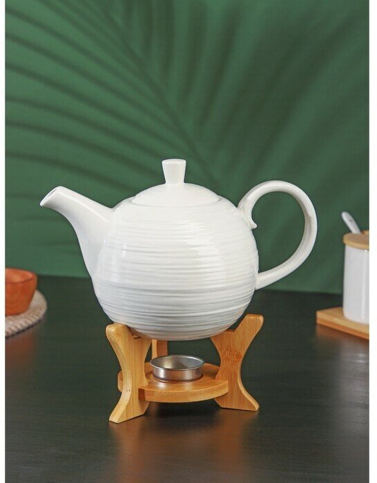 фото Чайник фарфоровый заварочный с подогревом на деревянной подставке BellaTenero «Полосы», 850 мл, цвет белый