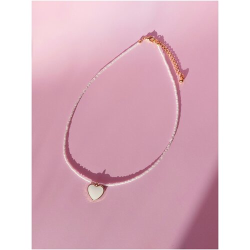 Чокер из бисера с подвеской сердце