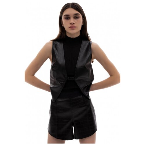 фото Жилет из эко кожи matrona