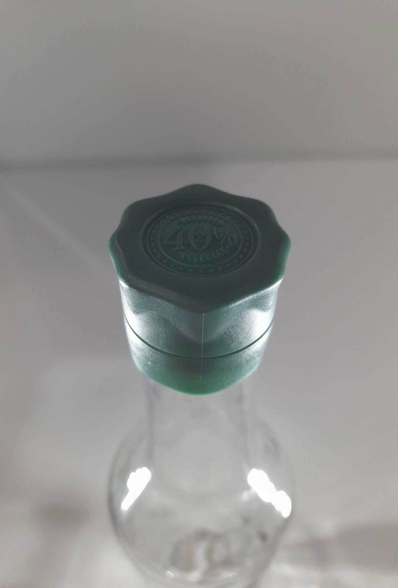 Крышка-колпачок пластиковый двухсекционный для бутылок, 28*26 мм, зелёный цвет, 30 шт. - фотография № 2