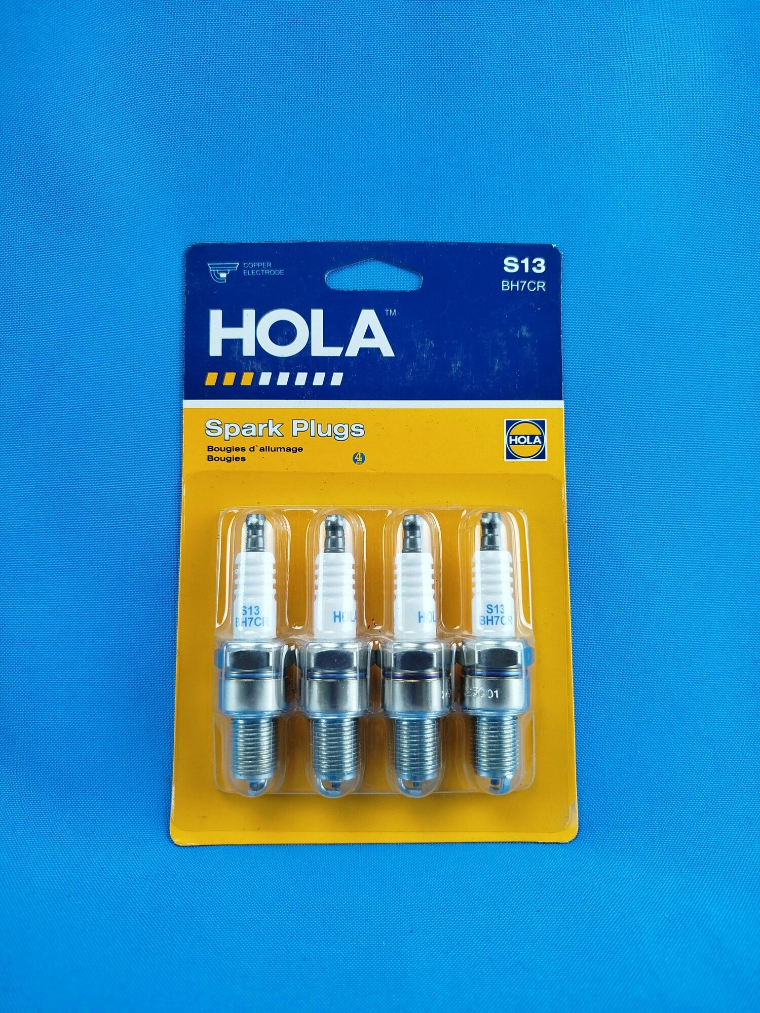 Свечи зажигания "HOLA" для автомобилей ВАЗ 2108-10карб. бесконт. система зажигания (3-конт.)