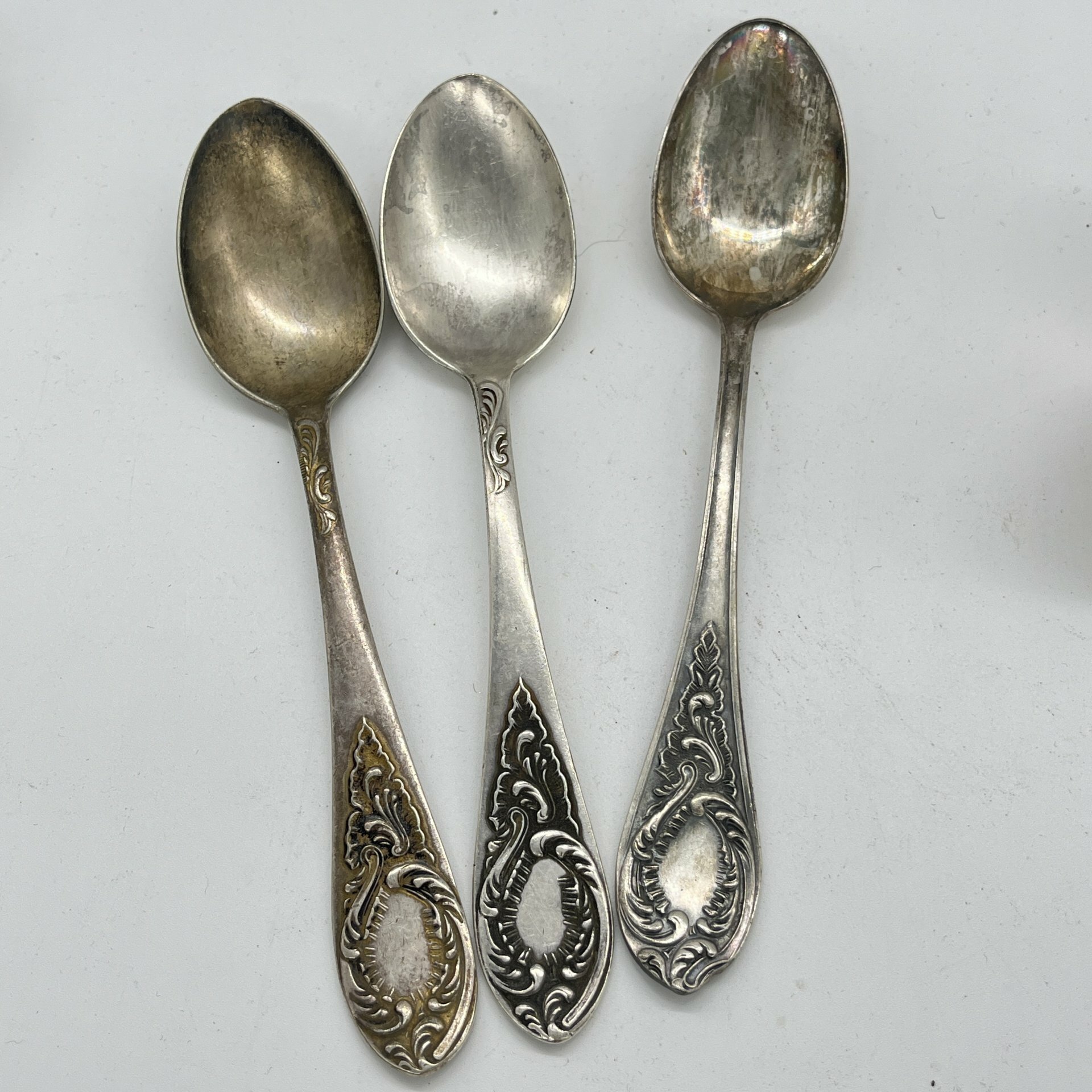 Набор из 3 десертных ложек с растительным декором на ручке, мельхиор (медь-никель)