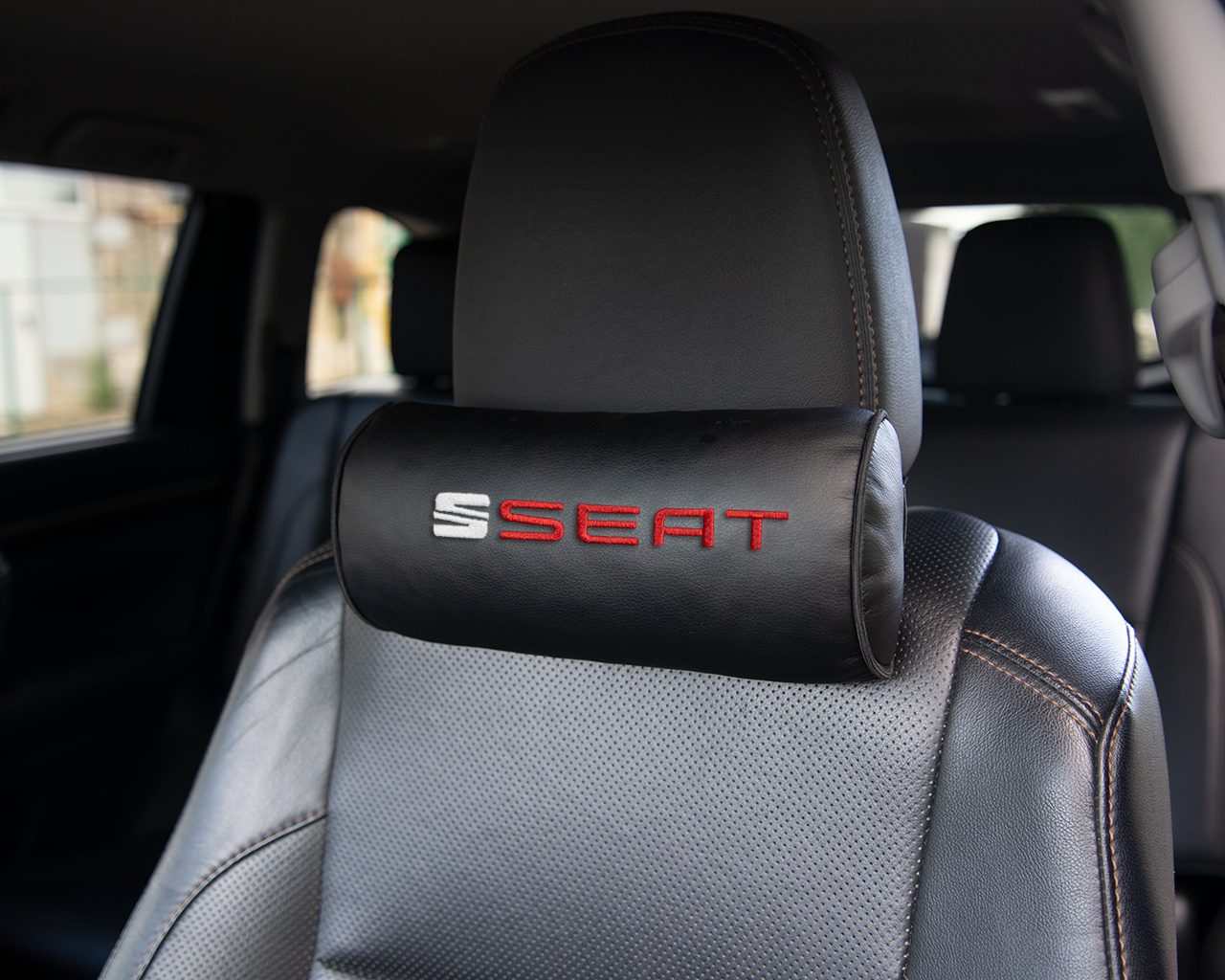 Автомобильная подушка-валик на подголовник экокожа Black c вышивкой SEAT