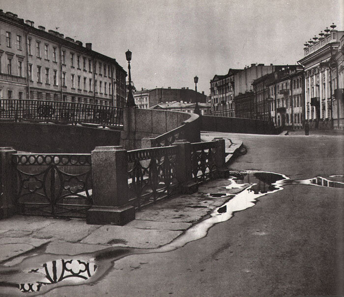 And bridges spanned the waters width/Мосты повисли над водами — фото 1