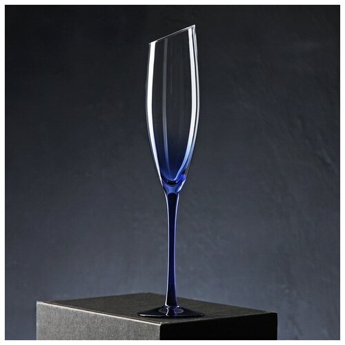Бокал для шампанского Magistro «Иллюзия», 160 мл, 5,5×27,5 см, на синей ножке