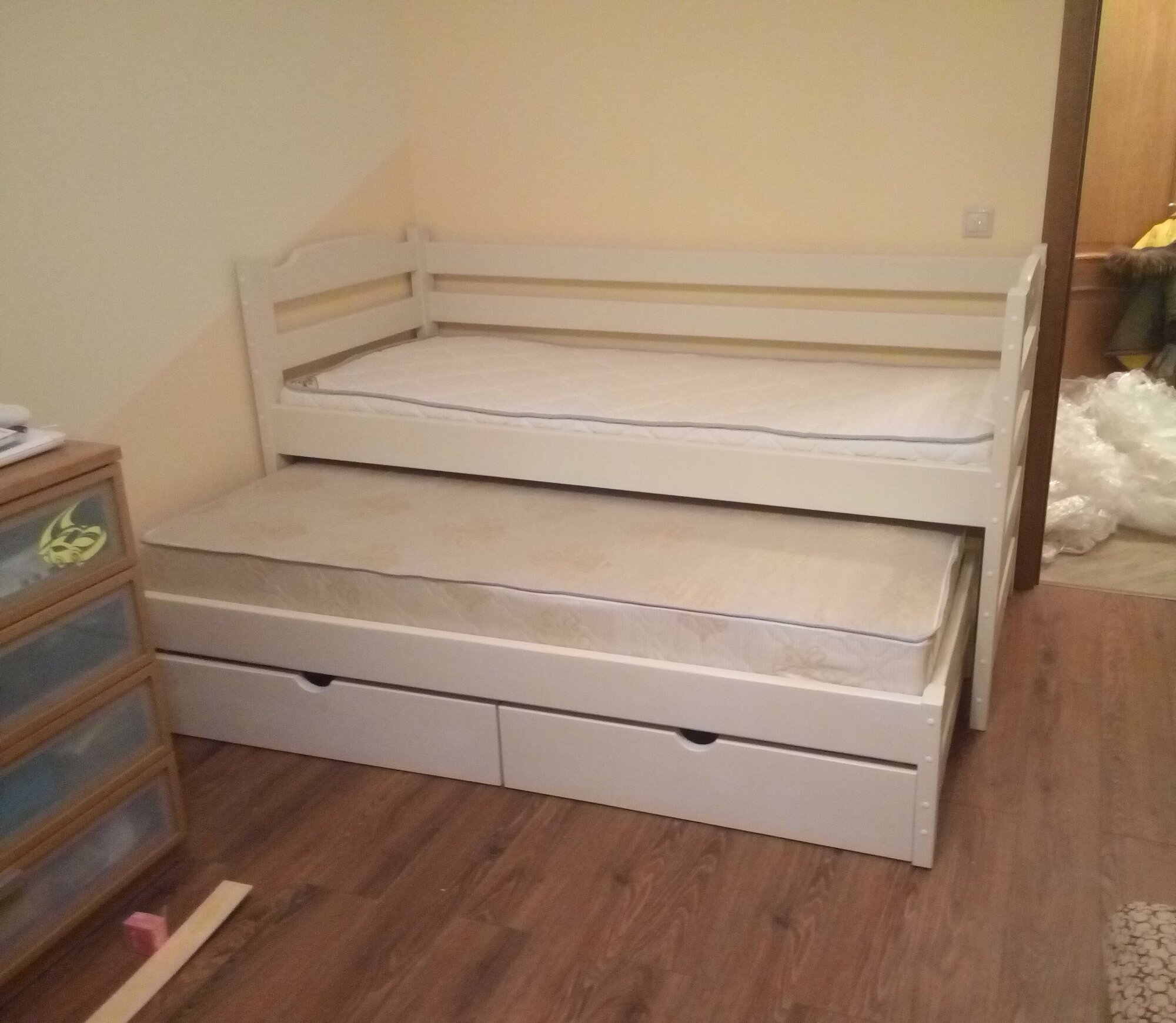 Кровать из массива сосны Элис выдвижная с выкатным дополнительным местом, 90х200, 90х190 см. (габариты 100х210), цвет белая эмаль. с двумя ящиками.