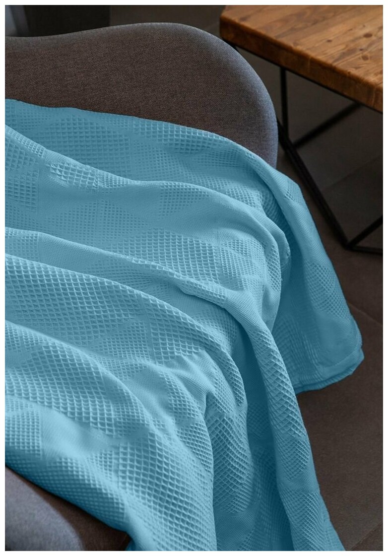 Жаккардовый плед LOVEME 220х190см на диван или кровать, цвет голубой - фотография № 12