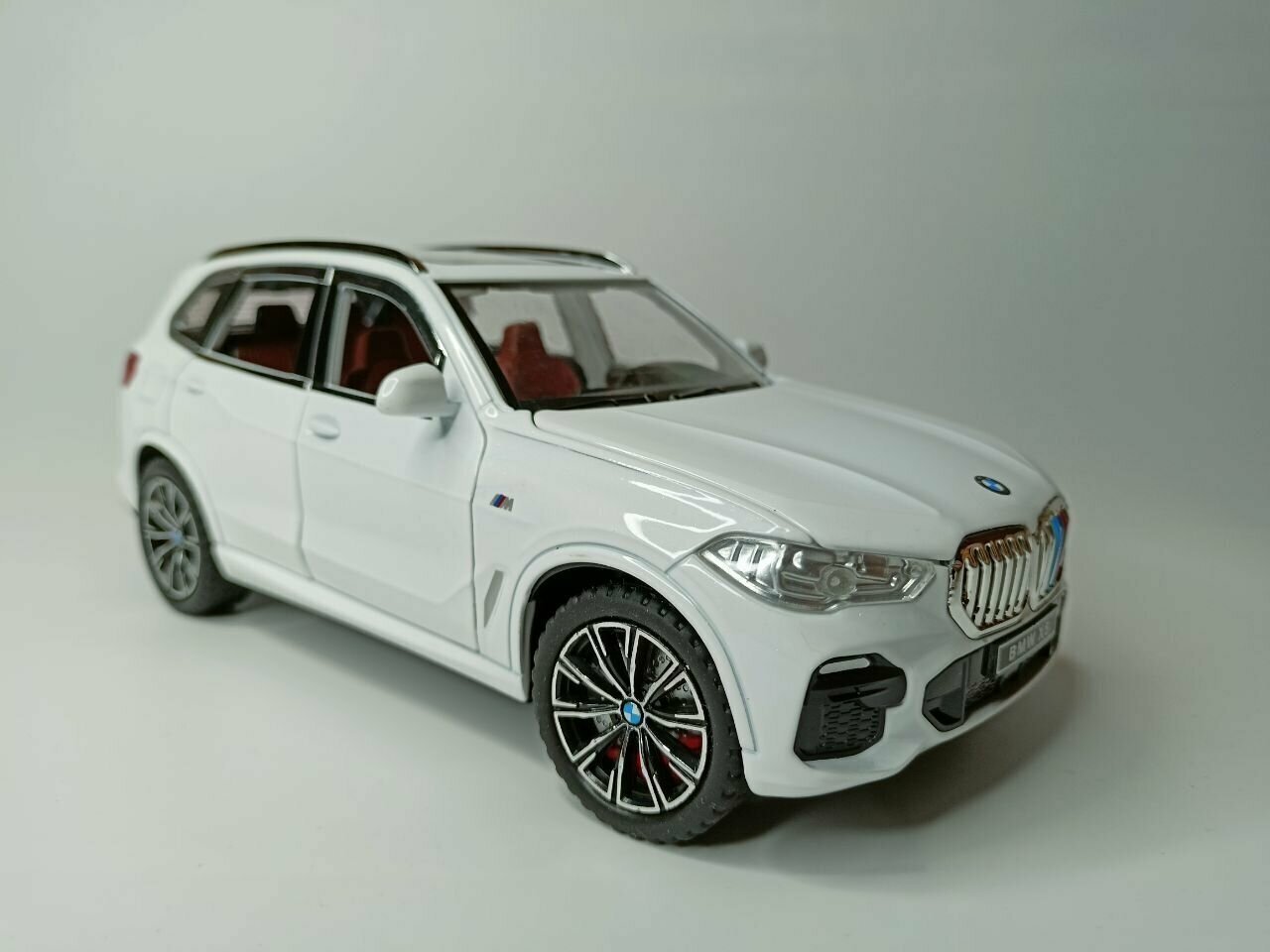 Модель автомобиля BMW X5 масштаб 1:24 коллекционная металлическая игрушка масштаб 1:24 белый