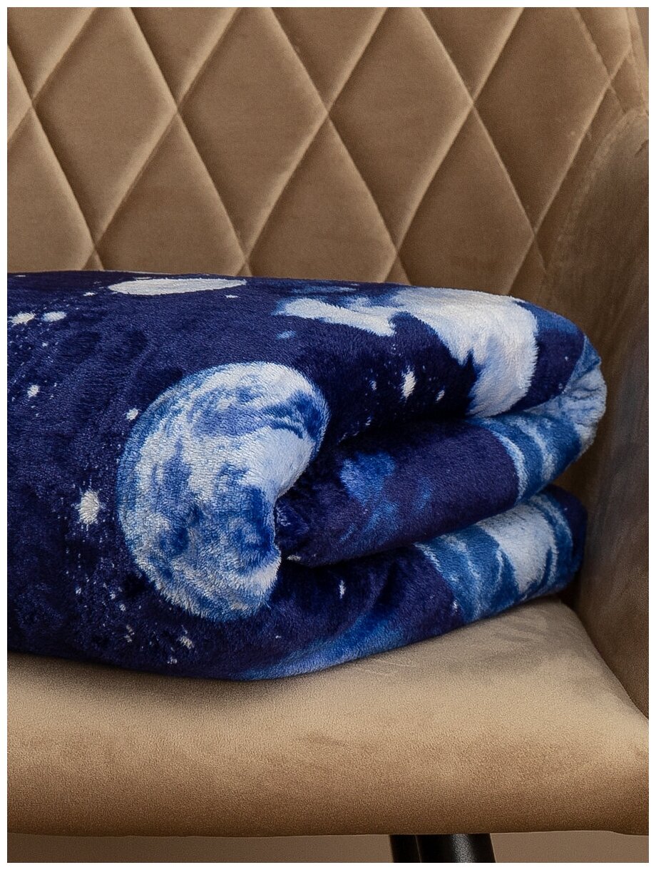 Плед TexRepublic Absolute flannel 200х220 см, размер Евро, велсофт, покрывало на кровать, теплый, мягкий, синий с рисунком Космос - фотография № 1