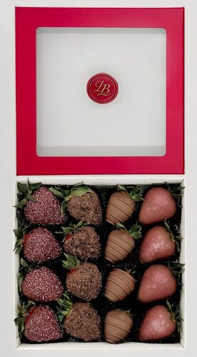 Изображение товара Клубника в шоколаде LUXEBERRY — премиальный подарочный набор 16 ягод