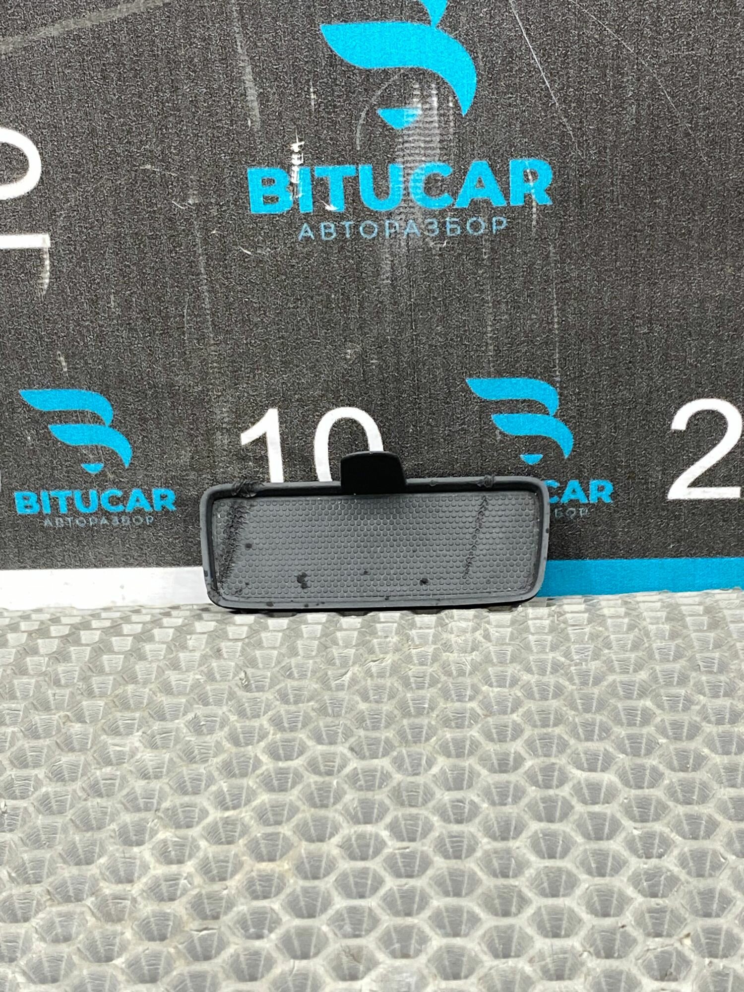 Б\У Коврик центральной консоли (дефект) Kia Cerato 3 YD рест 2017г. G4FG 1.6l АКПП