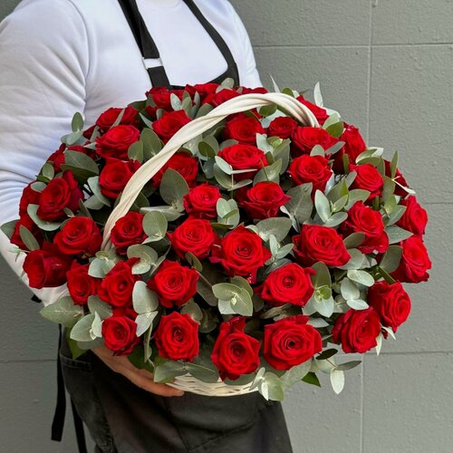 Изображение товара Корзина из 51 розы "Rybe-Flowers" с эвкалиптовым ароматом
