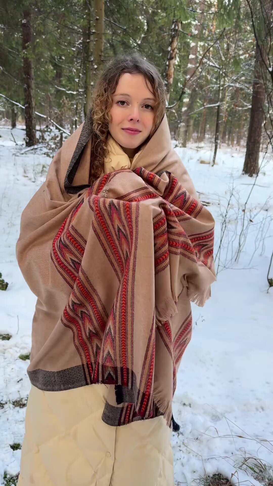 Шаль Ариаварта Базовая коллекция для женщин,215х104 см, миндальный — фото 1