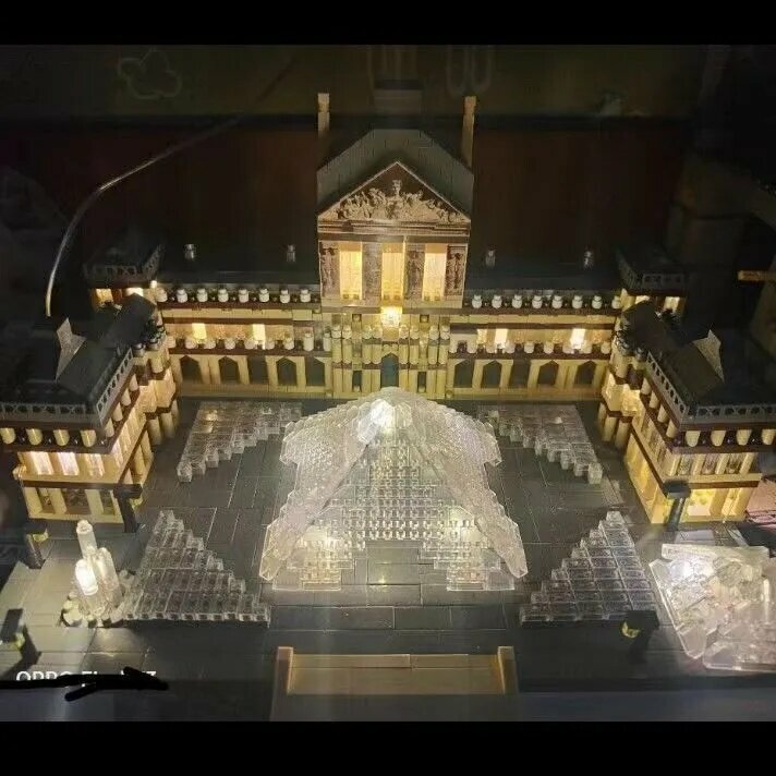 Всемирно известный строительный конструктор /UPCLOUD/ Louvre, Музей Лувра конструктор