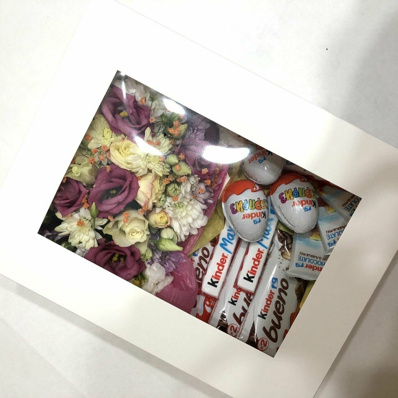 Цветы и сладости в коробке / Подарок