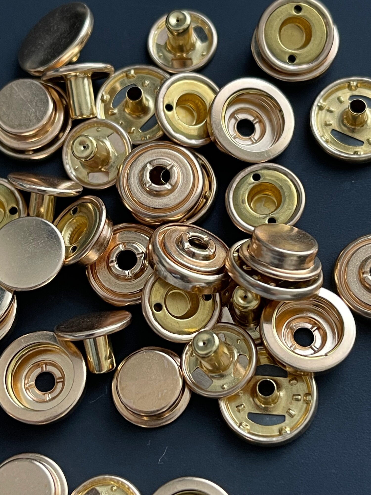 Кнопки для одежды Дельта 501 из латуни 15 мм, 10шт, золотистые — фото 1