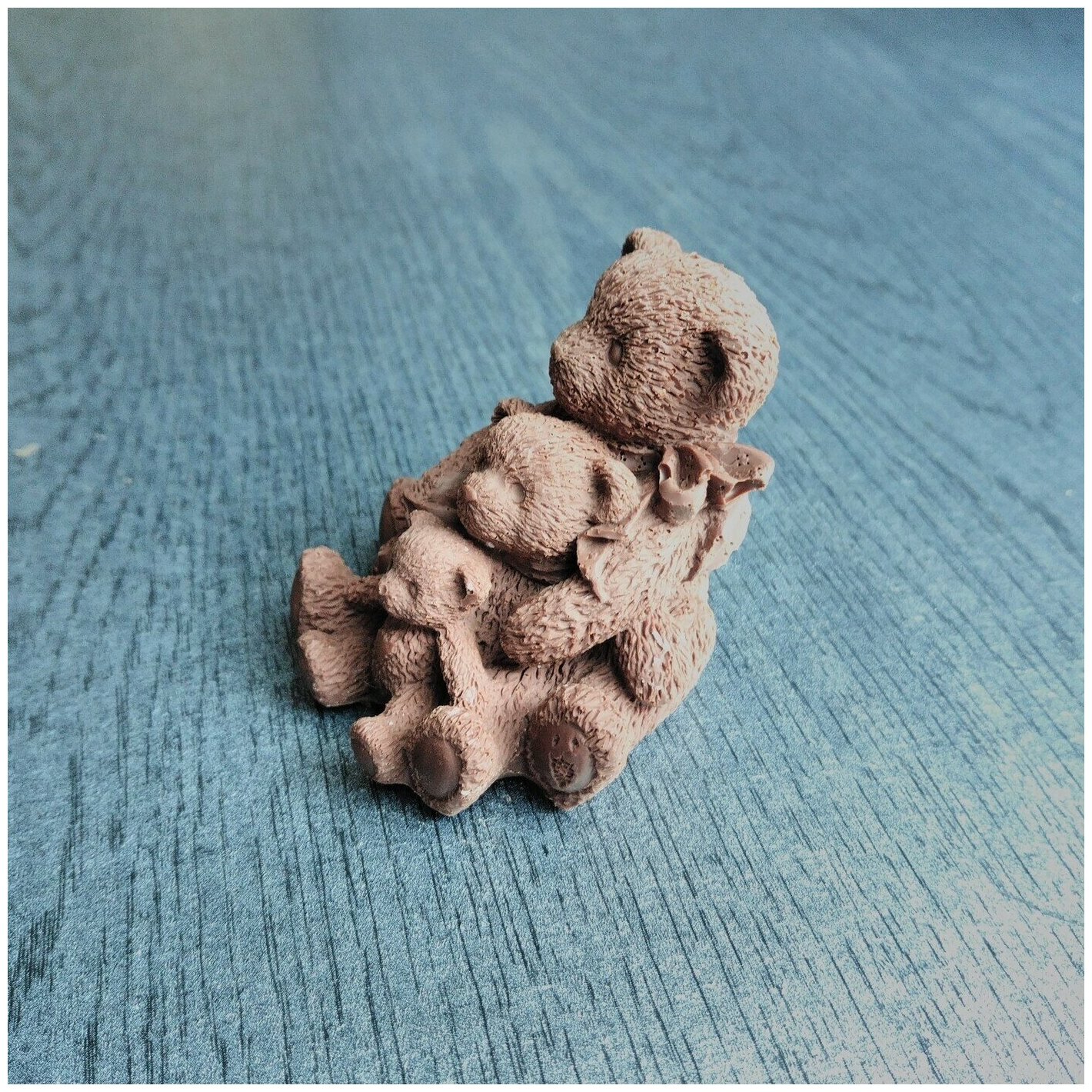 Подарочная шоколадная фигура Frade/Фраде - Три медведя (вес-132г) (молочный) - фотография № 6