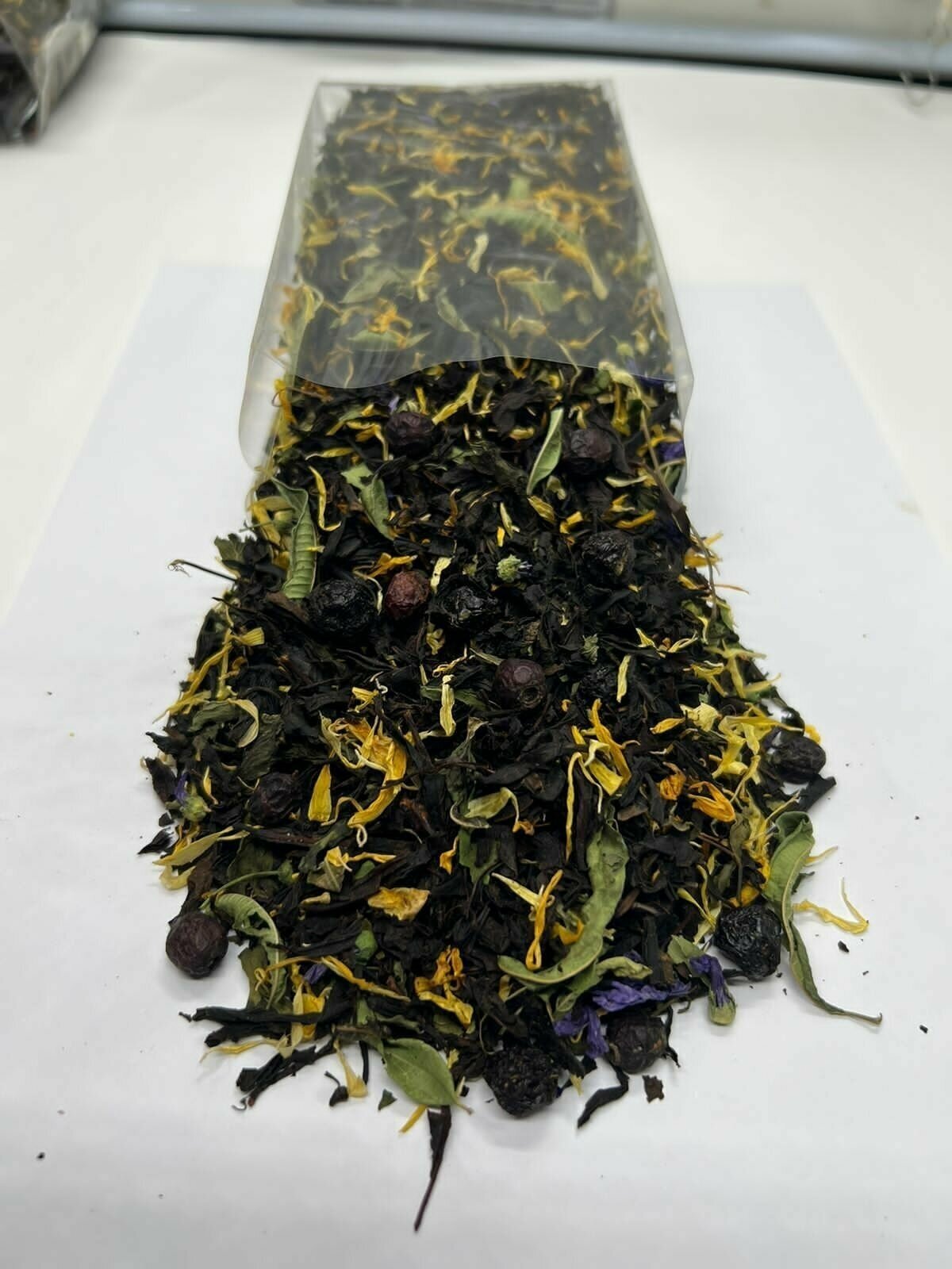 Чай Таежный сбор на основе черного чая, цветочный чай 500 гр - фотография № 1