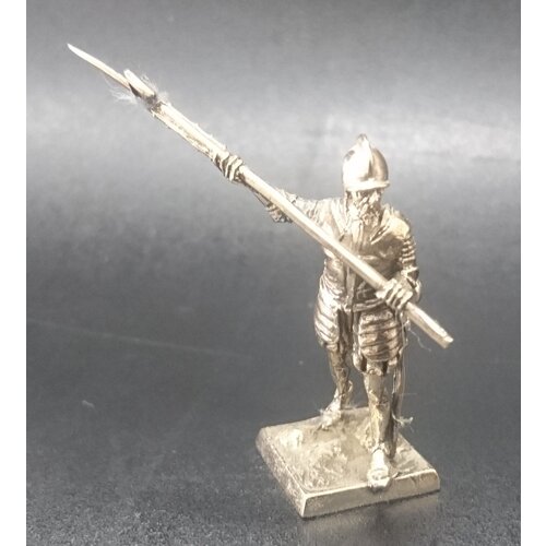Бронзовая статуэтка Рыцарь с алебардой (серия Мальтийский орден)