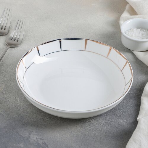 Тарелка фарфоровая пирожковая «Аврора», 560 мл, d=18 см, цвет белый