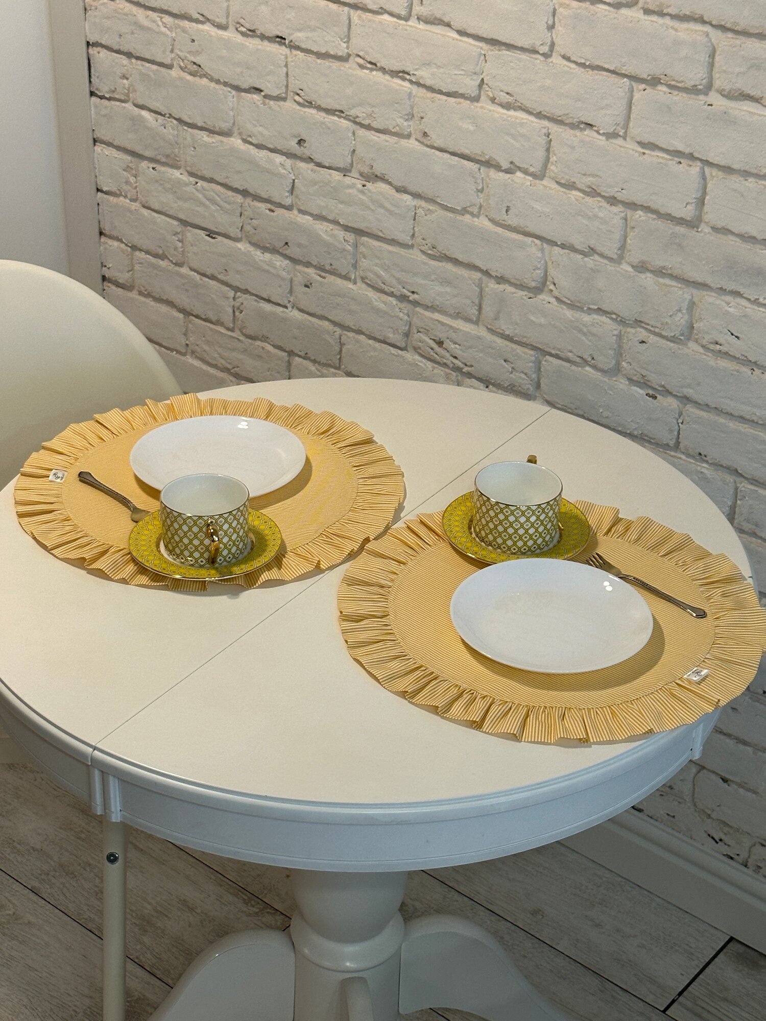 Сервировочные салфетки на стол, плейсматы, круглые, с рюшем, в желтую полоску, d 37 см, 2 шт.