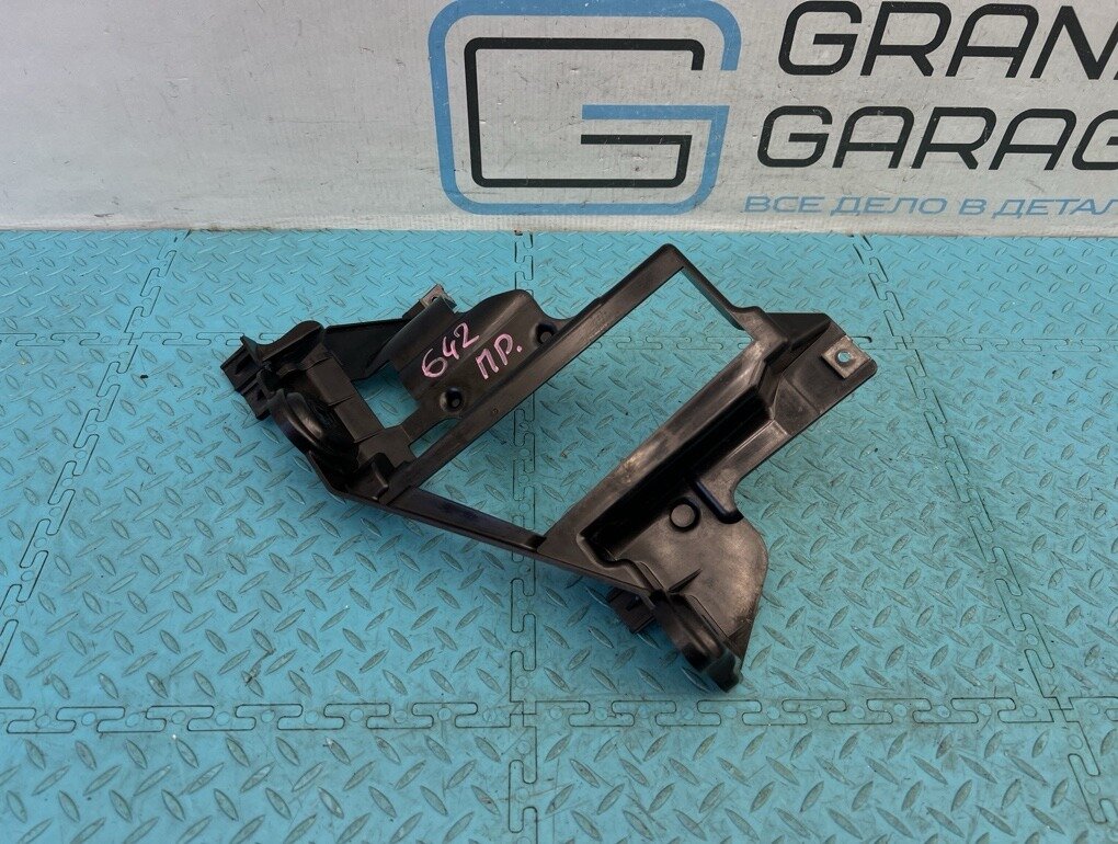 Кронштейн фары BMW X5 2004 E53 M54B30 3.0 арт. 163935