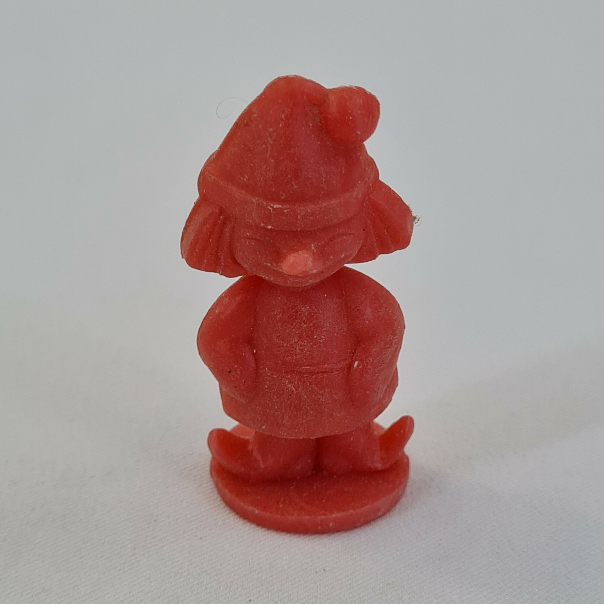 Игрушка винтажная СССР. Красная фигурка человечка в шапке на подставке